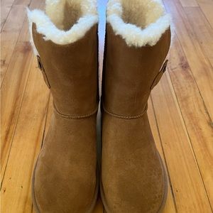 UGG boot size 9 never worn